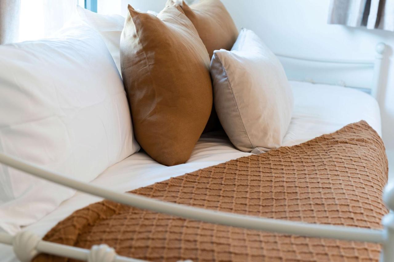 Livestay-New Private Apartment Building Minutes From Heathrow スラウ エクステリア 写真