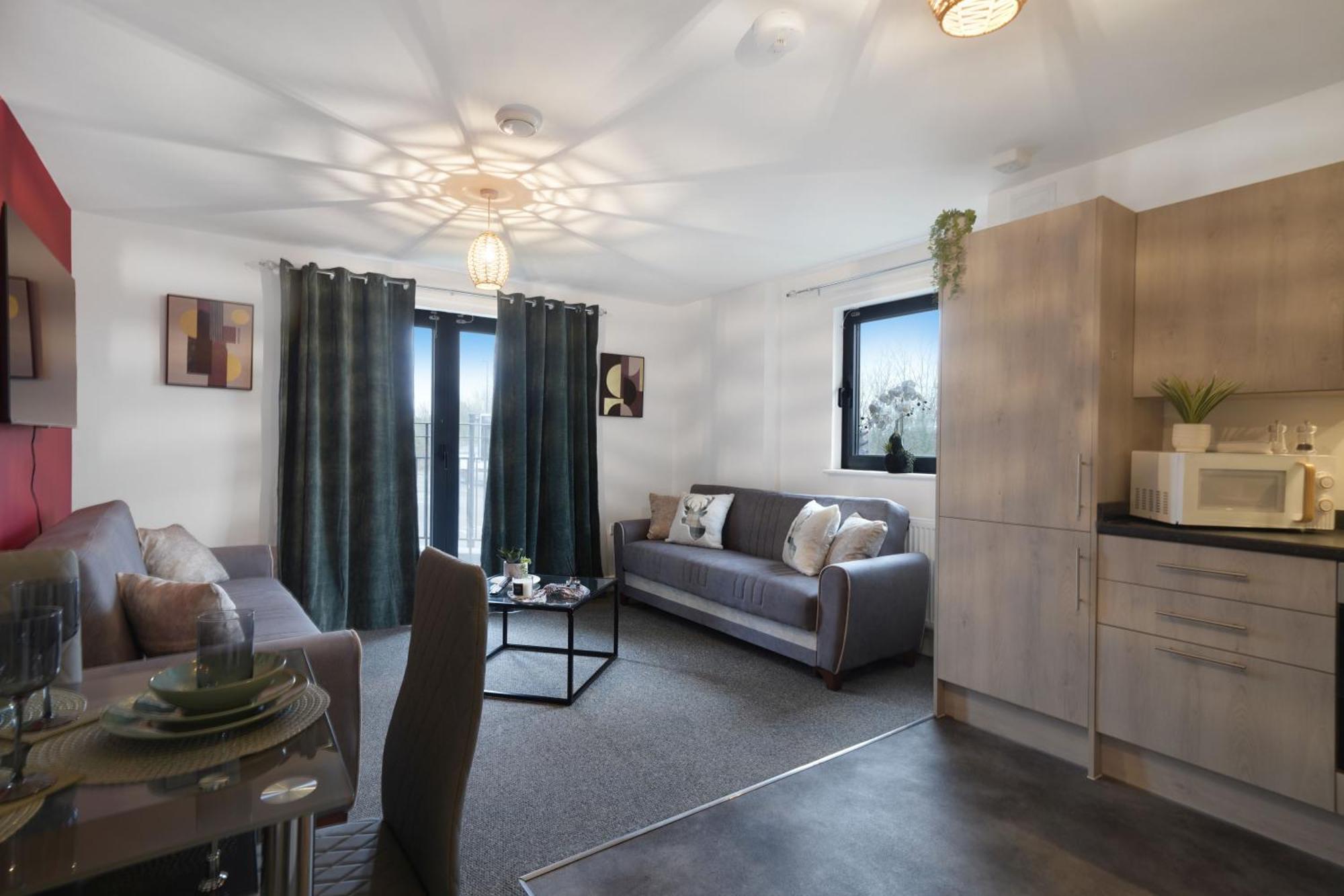 Livestay-New Private Apartment Building Minutes From Heathrow スラウ エクステリア 写真