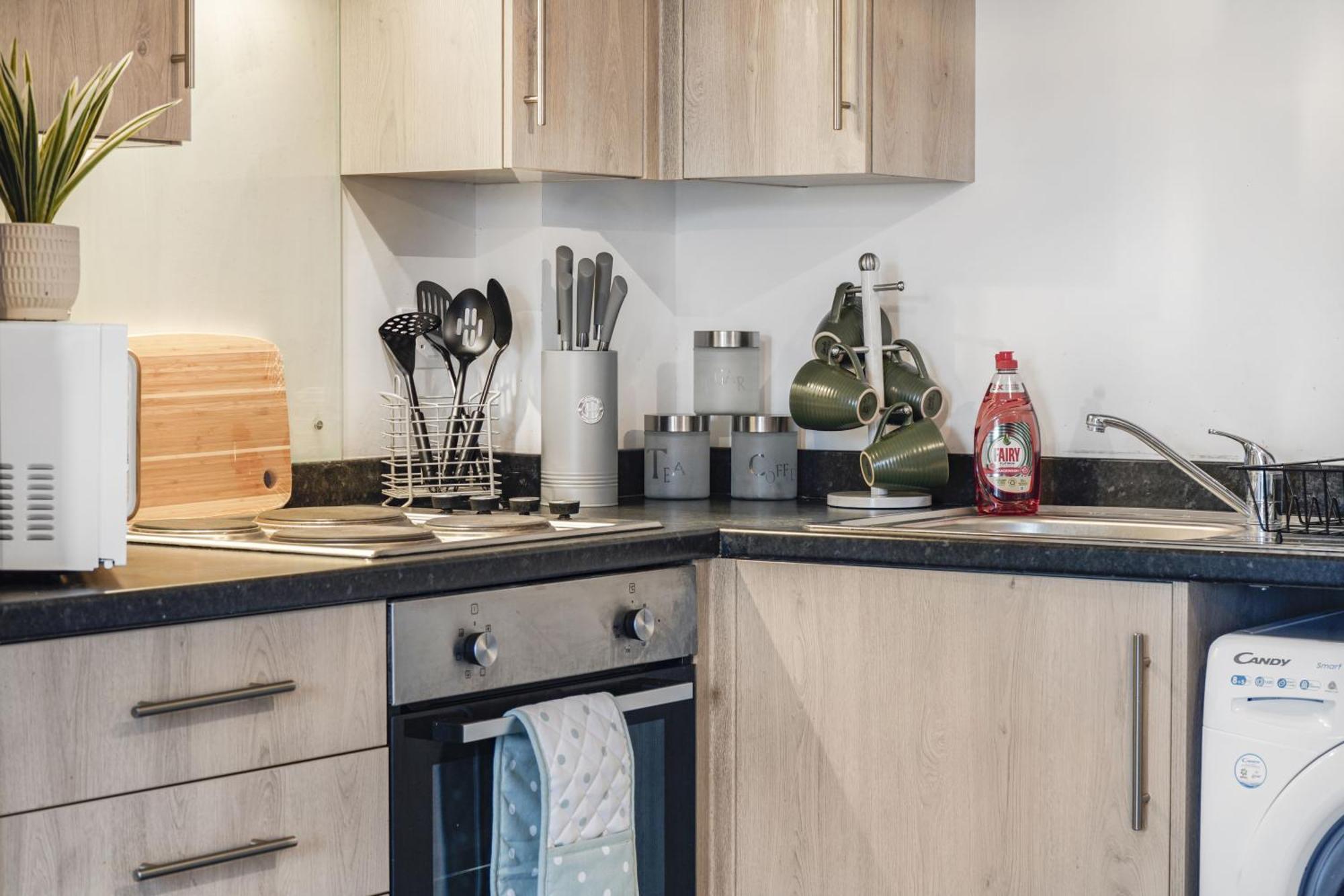 Livestay-New Private Apartment Building Minutes From Heathrow スラウ エクステリア 写真