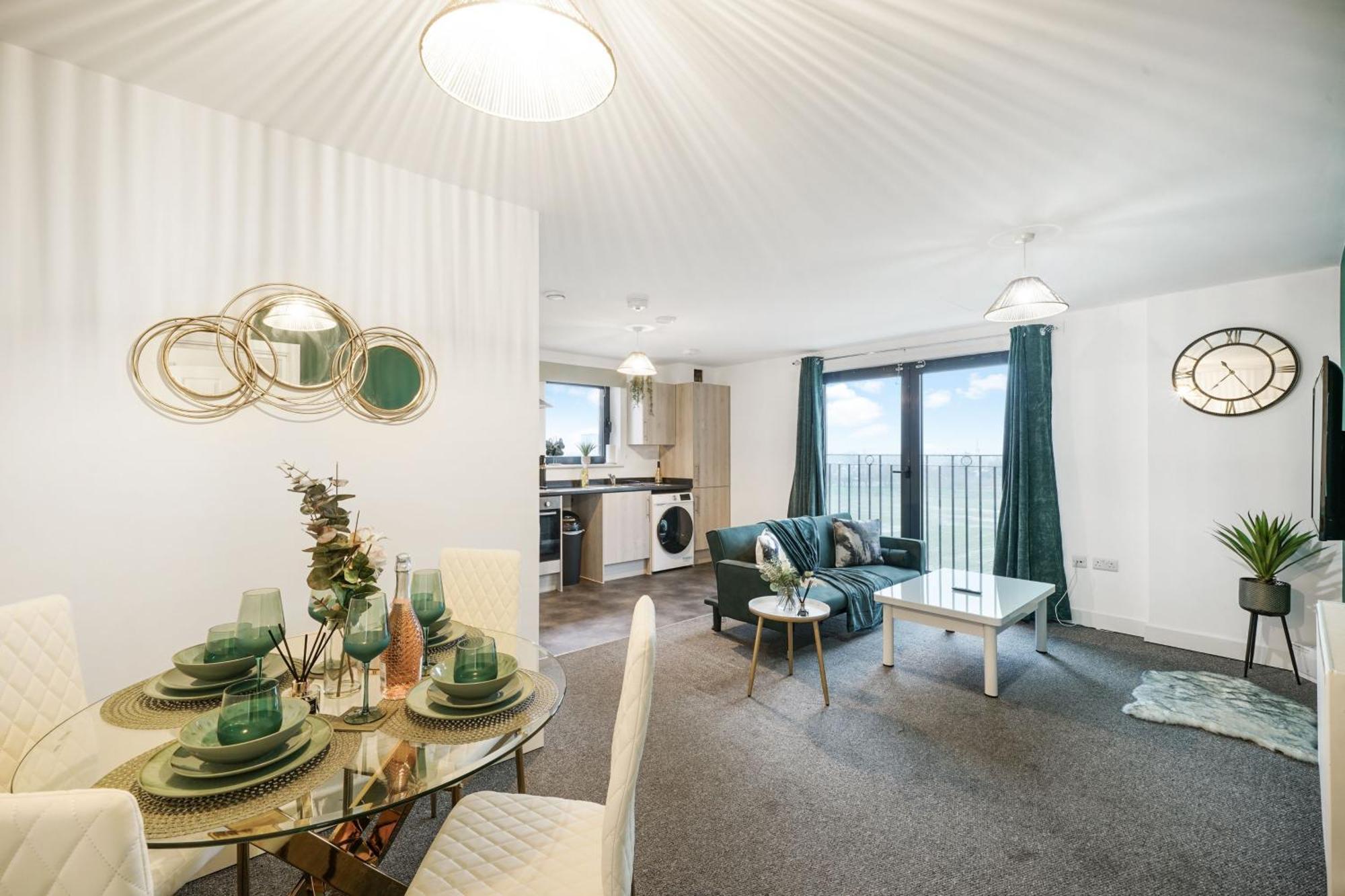 Livestay-New Private Apartment Building Minutes From Heathrow スラウ エクステリア 写真