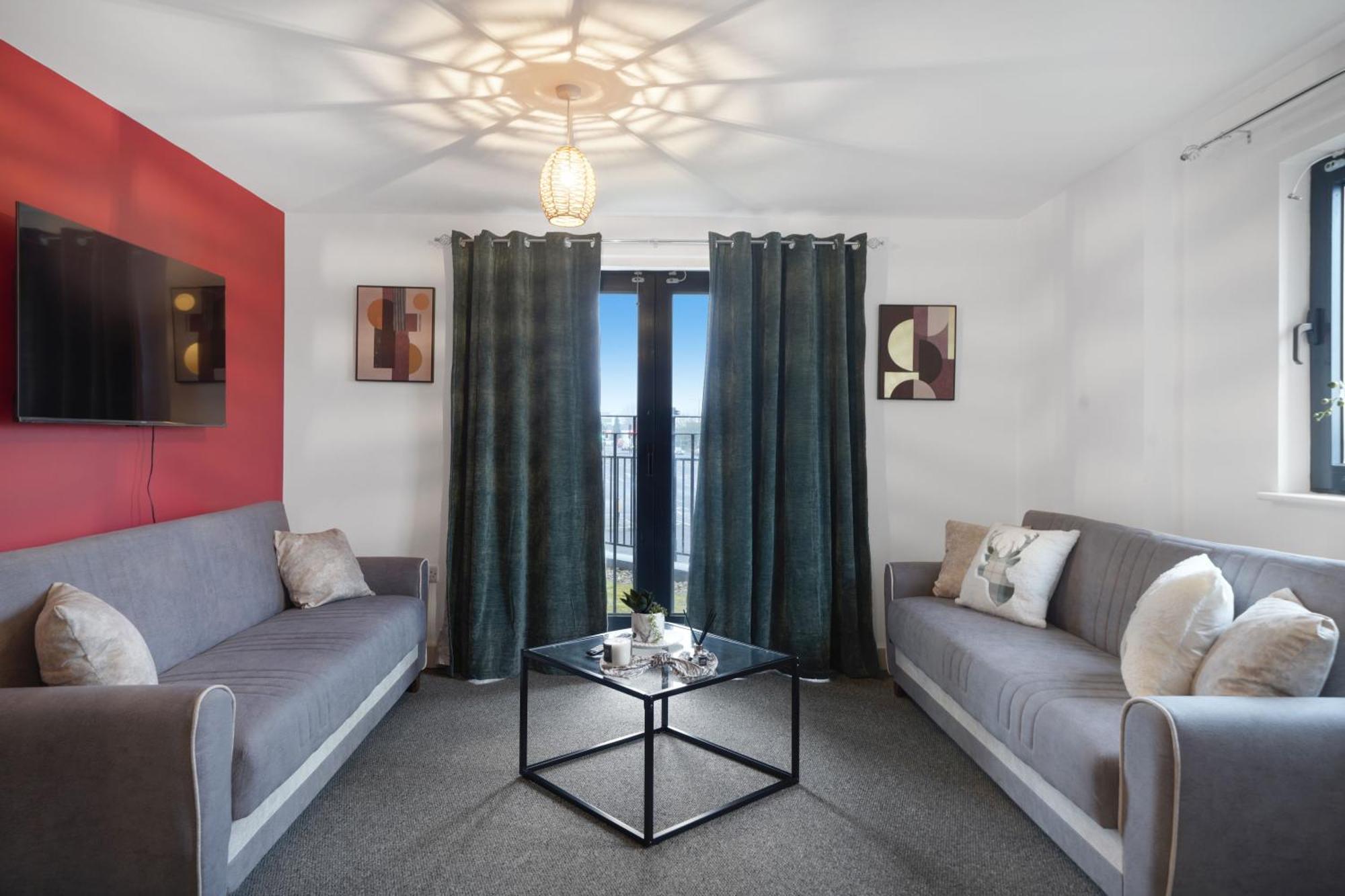 Livestay-New Private Apartment Building Minutes From Heathrow スラウ エクステリア 写真