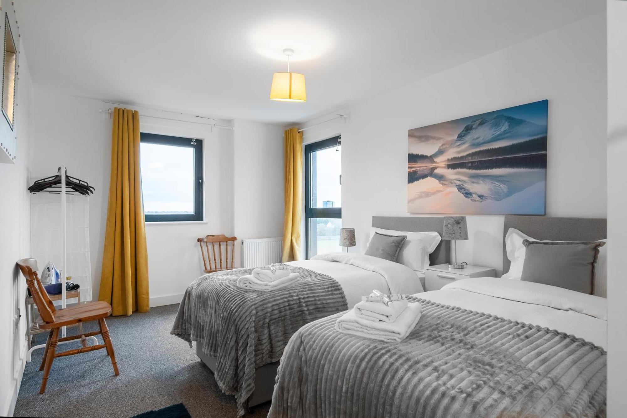 Livestay-New Private Apartment Building Minutes From Heathrow スラウ エクステリア 写真