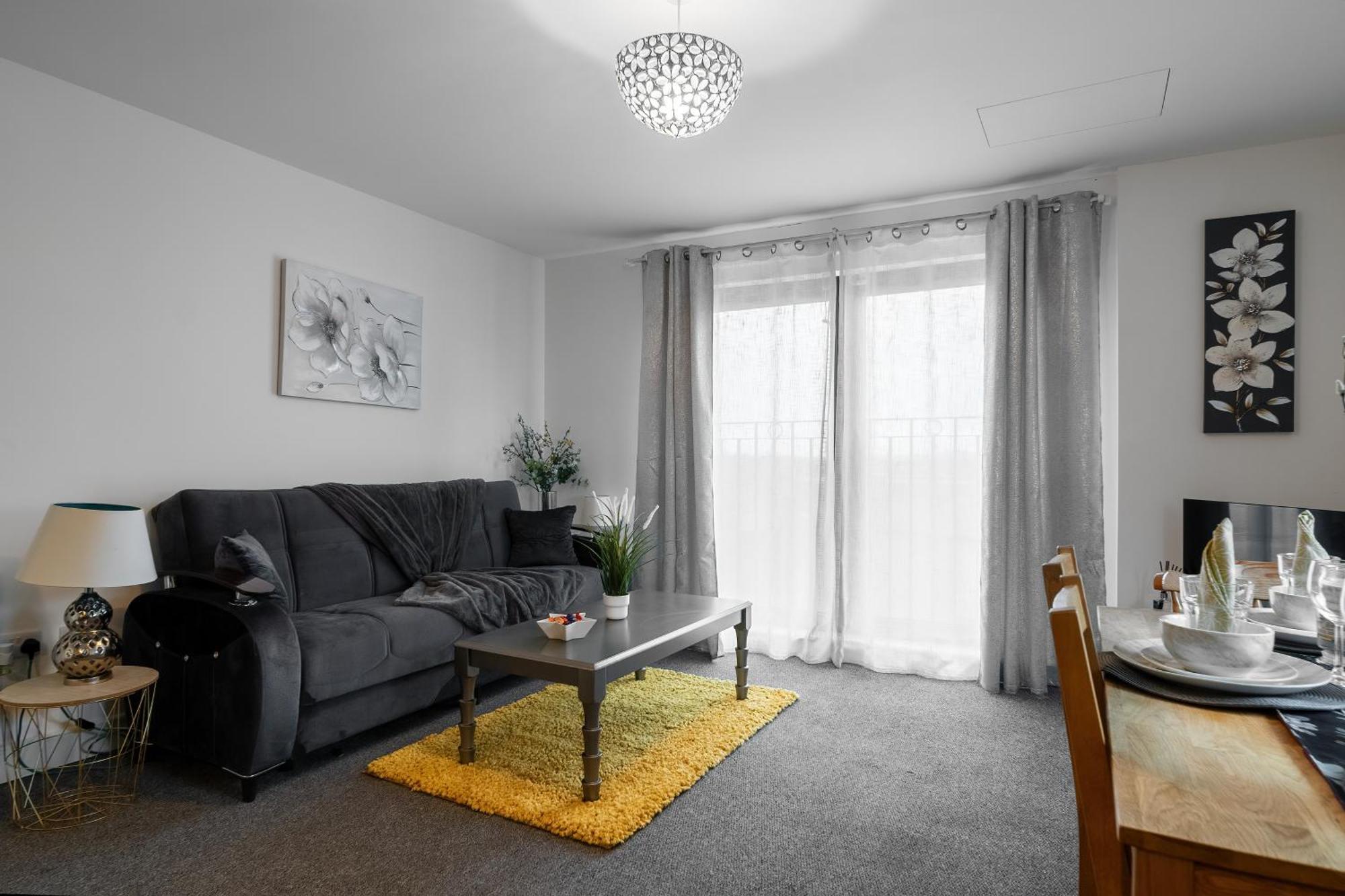 Livestay-New Private Apartment Building Minutes From Heathrow スラウ エクステリア 写真