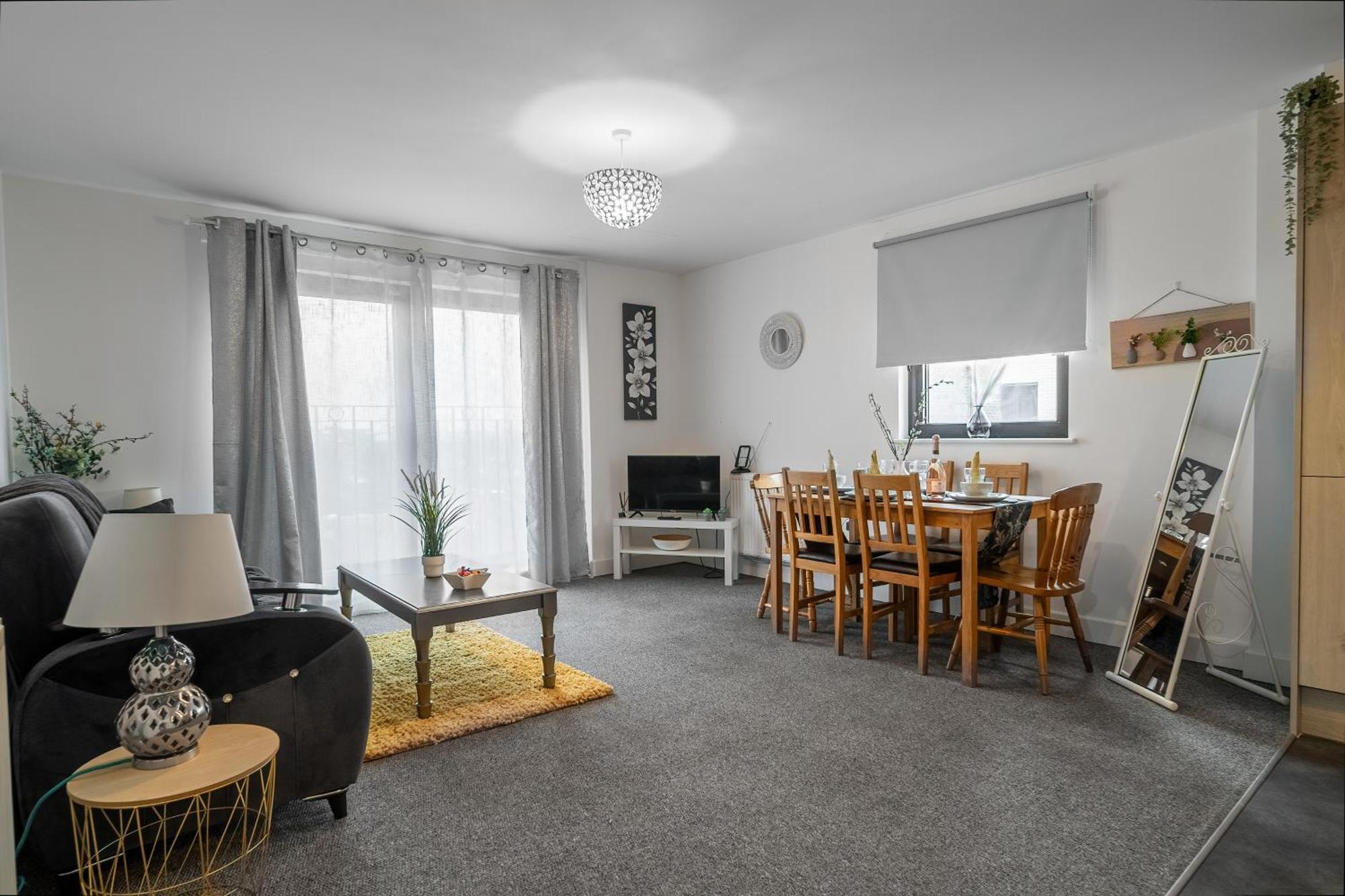 Livestay-New Private Apartment Building Minutes From Heathrow スラウ エクステリア 写真