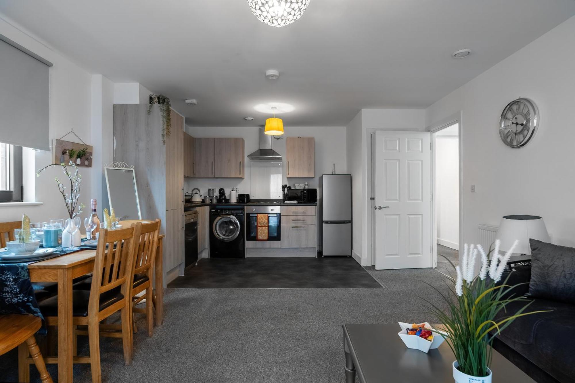 Livestay-New Private Apartment Building Minutes From Heathrow スラウ エクステリア 写真