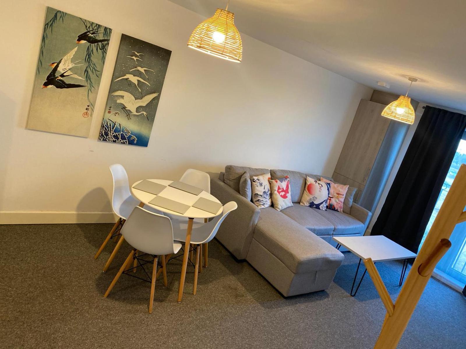 Livestay-New Private Apartment Building Minutes From Heathrow スラウ エクステリア 写真