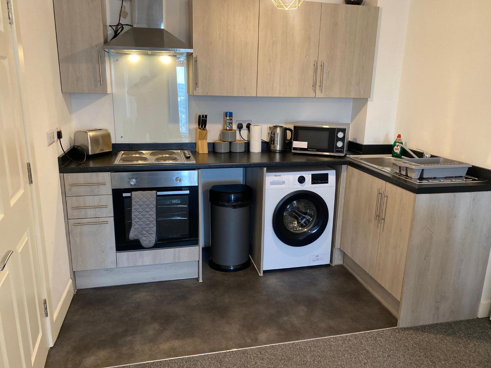 Livestay-New Private Apartment Building Minutes From Heathrow スラウ エクステリア 写真