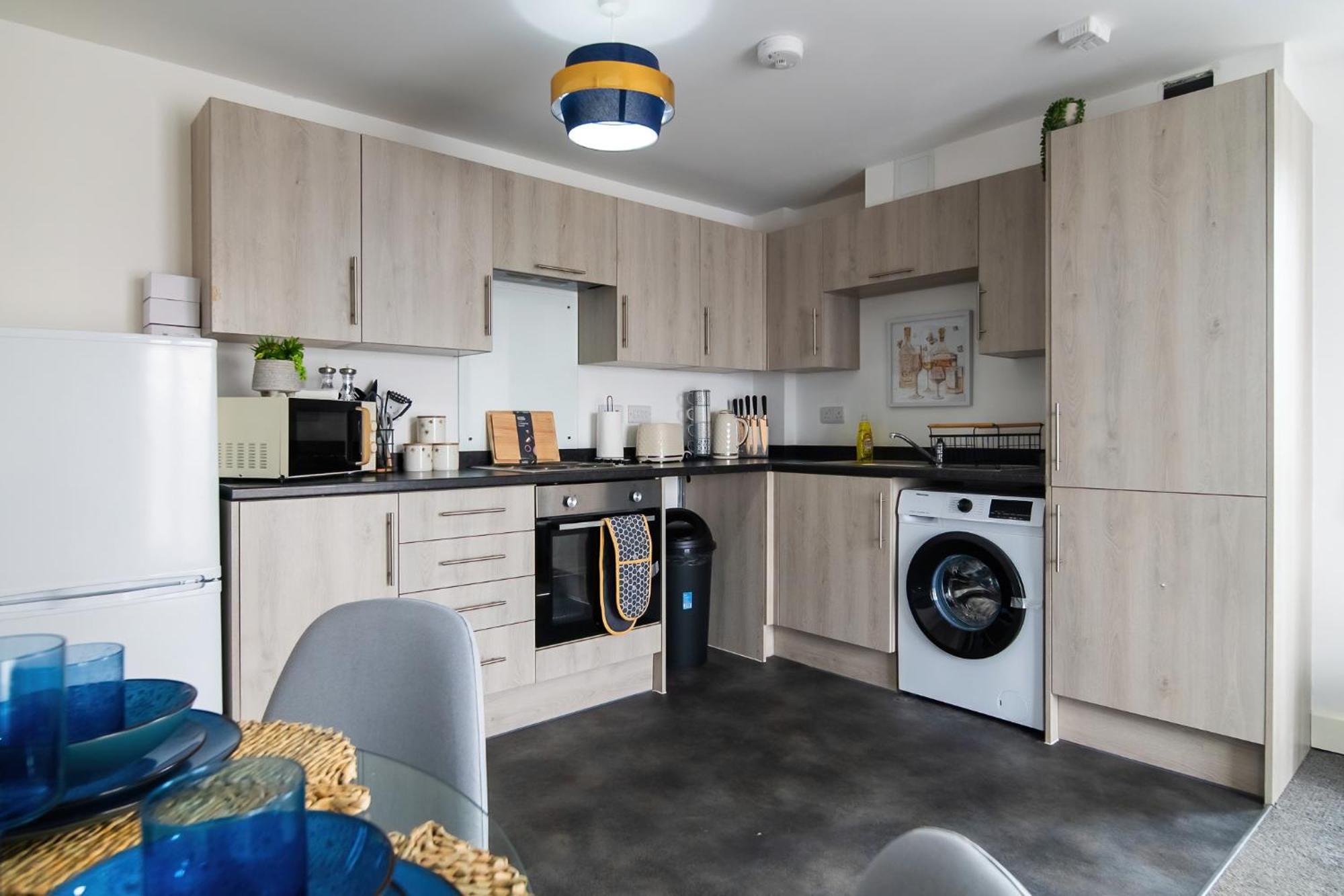 Livestay-New Private Apartment Building Minutes From Heathrow スラウ エクステリア 写真