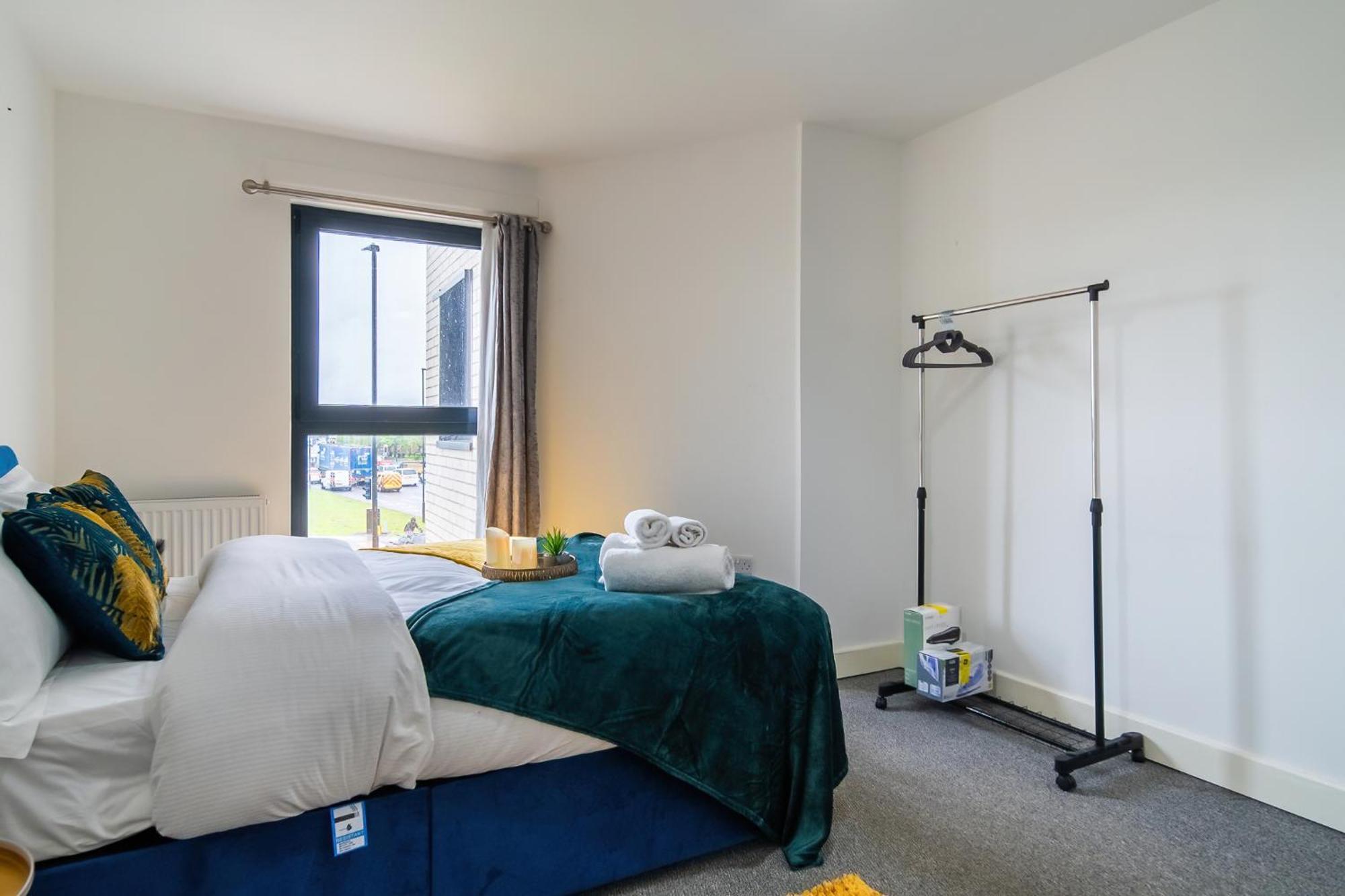 Livestay-New Private Apartment Building Minutes From Heathrow スラウ エクステリア 写真
