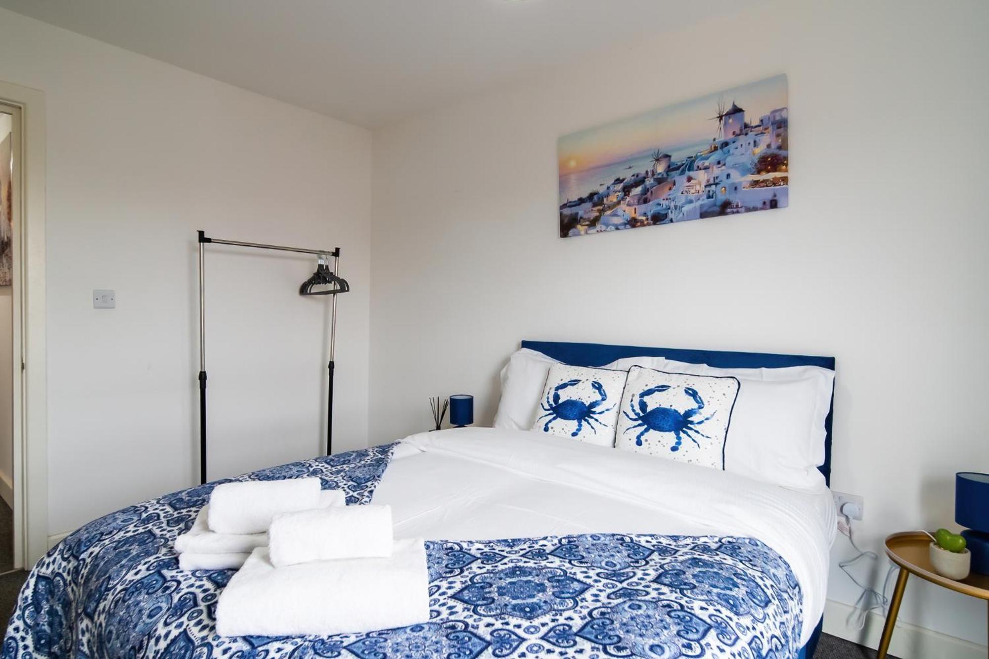 Livestay-New Private Apartment Building Minutes From Heathrow スラウ エクステリア 写真