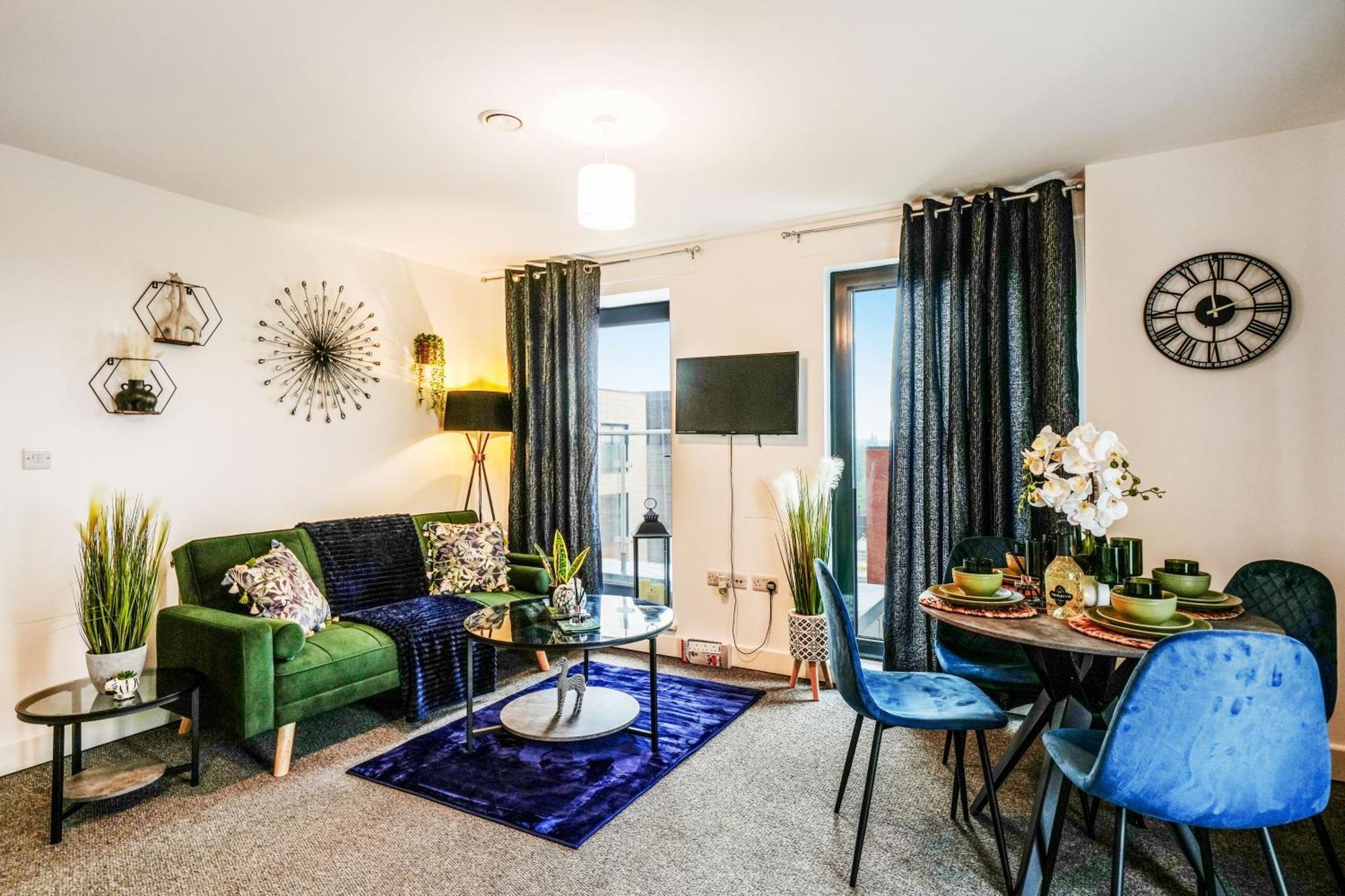 Livestay-New Private Apartment Building Minutes From Heathrow スラウ エクステリア 写真