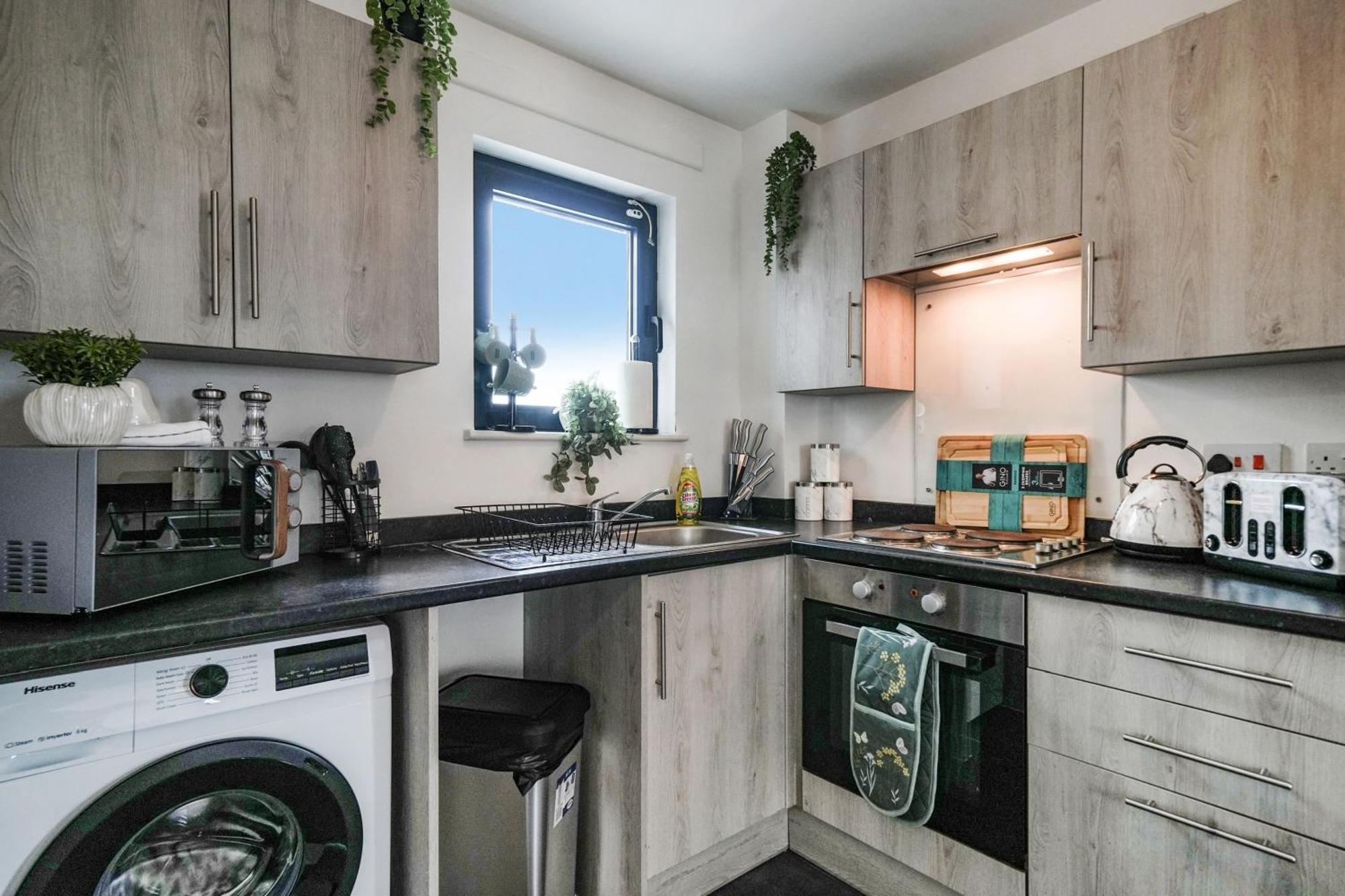 Livestay-New Private Apartment Building Minutes From Heathrow スラウ エクステリア 写真